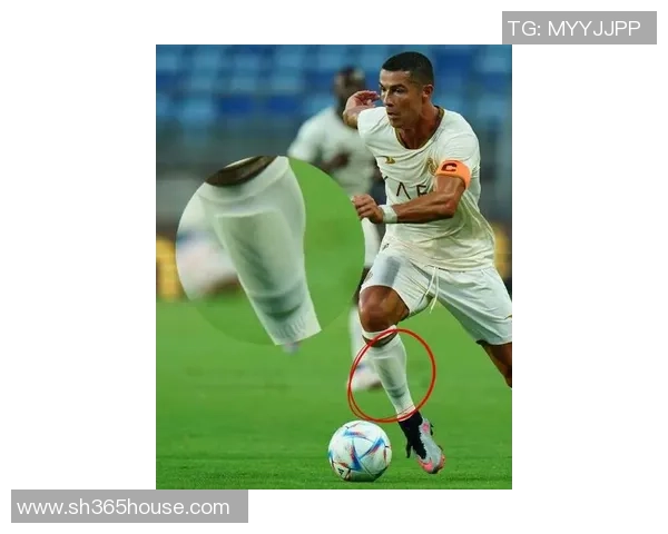 足球明星C罗袜子背后的故事与时尚潮流的完美结合解析